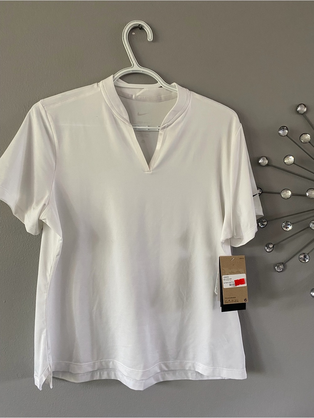 BNWT Nike White Short Sleeve V-Neck Performance Tee Size large